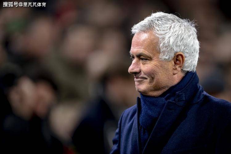 穆帅完胜孔蒂！本菲卡2-0那不勒斯，魔力鸟给意甲冠军上了一课